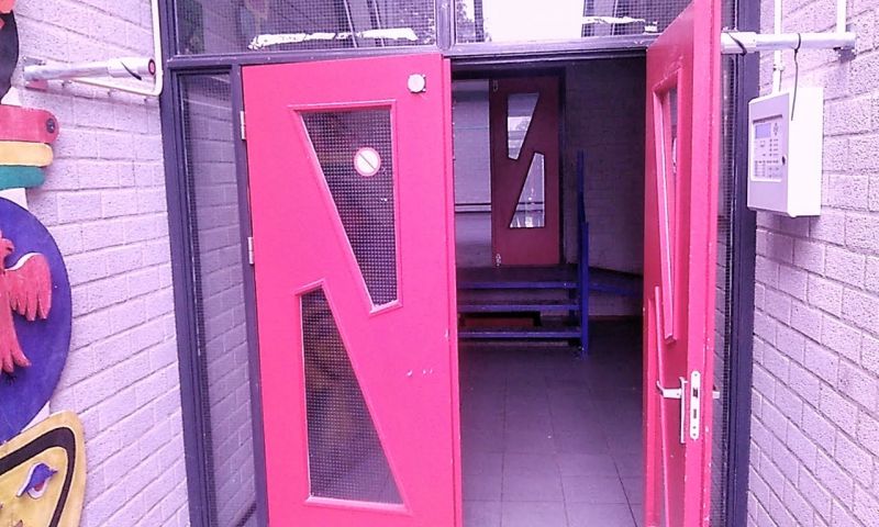Bestand:Entree-gebouw-2.jpg