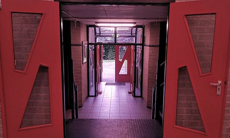 Bestand:Entree-gebouw-4.jpg